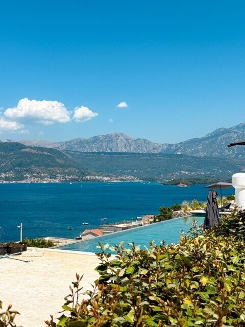 Meer- & Bergblick 2-Schlafzimmer-Duplex zum Verkauf in Luštica, Montenegro