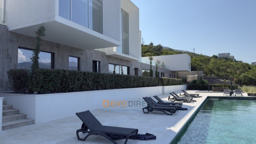 Meer- & Bergblick 2-Schlafzimmer-Duplex zum Verkauf in Luštica, Montenegro