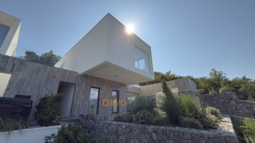 Meer- & Bergblick 2-Schlafzimmer-Duplex zum Verkauf in Luštica, Montenegro