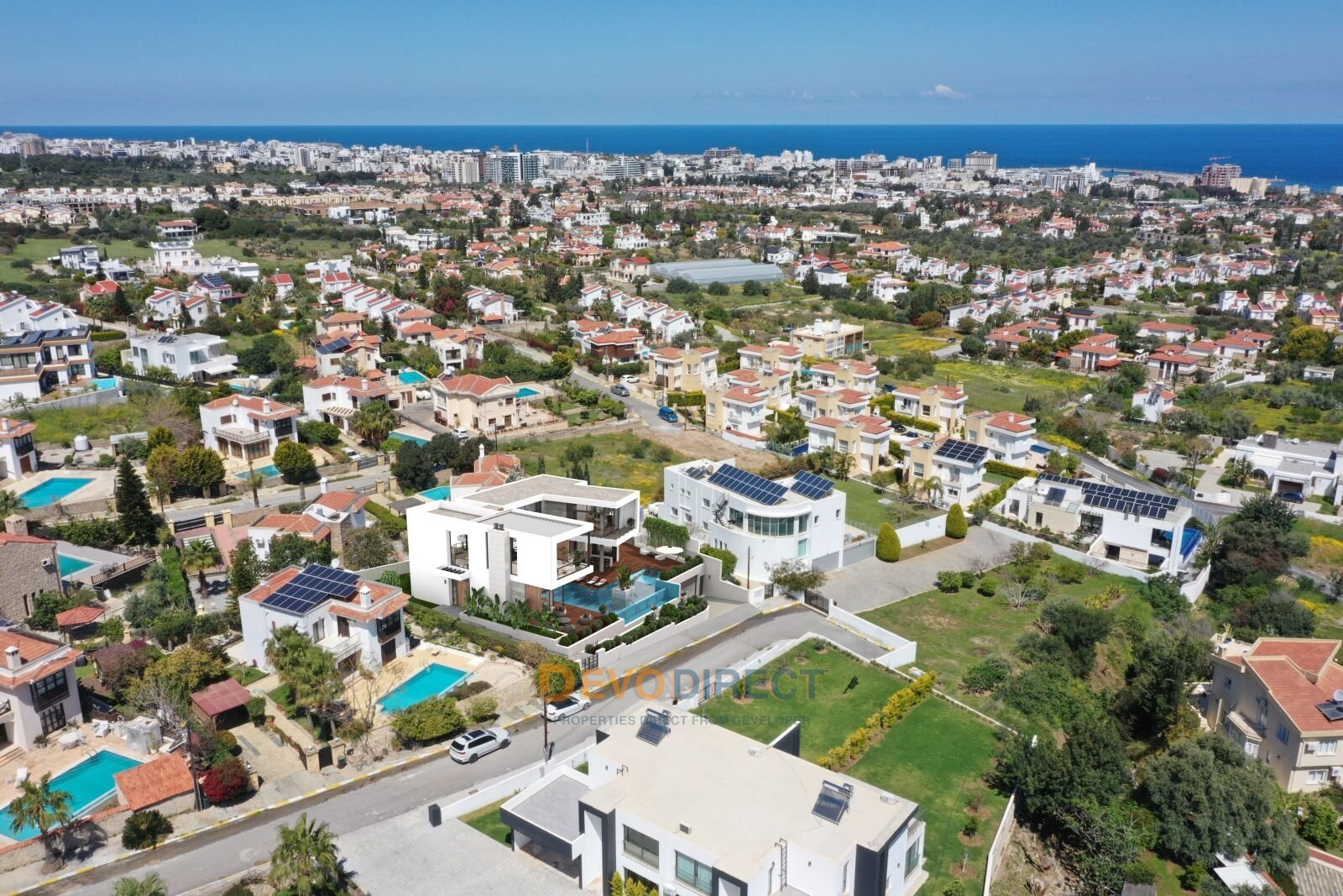 Villen mit 4 Schlafzimmern in Nordzypern / Girne – Meer- und Bergblick