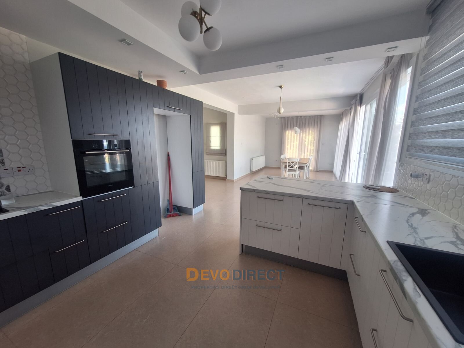 Luxuriöse 4-Schlafzimmer-Villa nahe dem Strand in Nordzypern / Girne