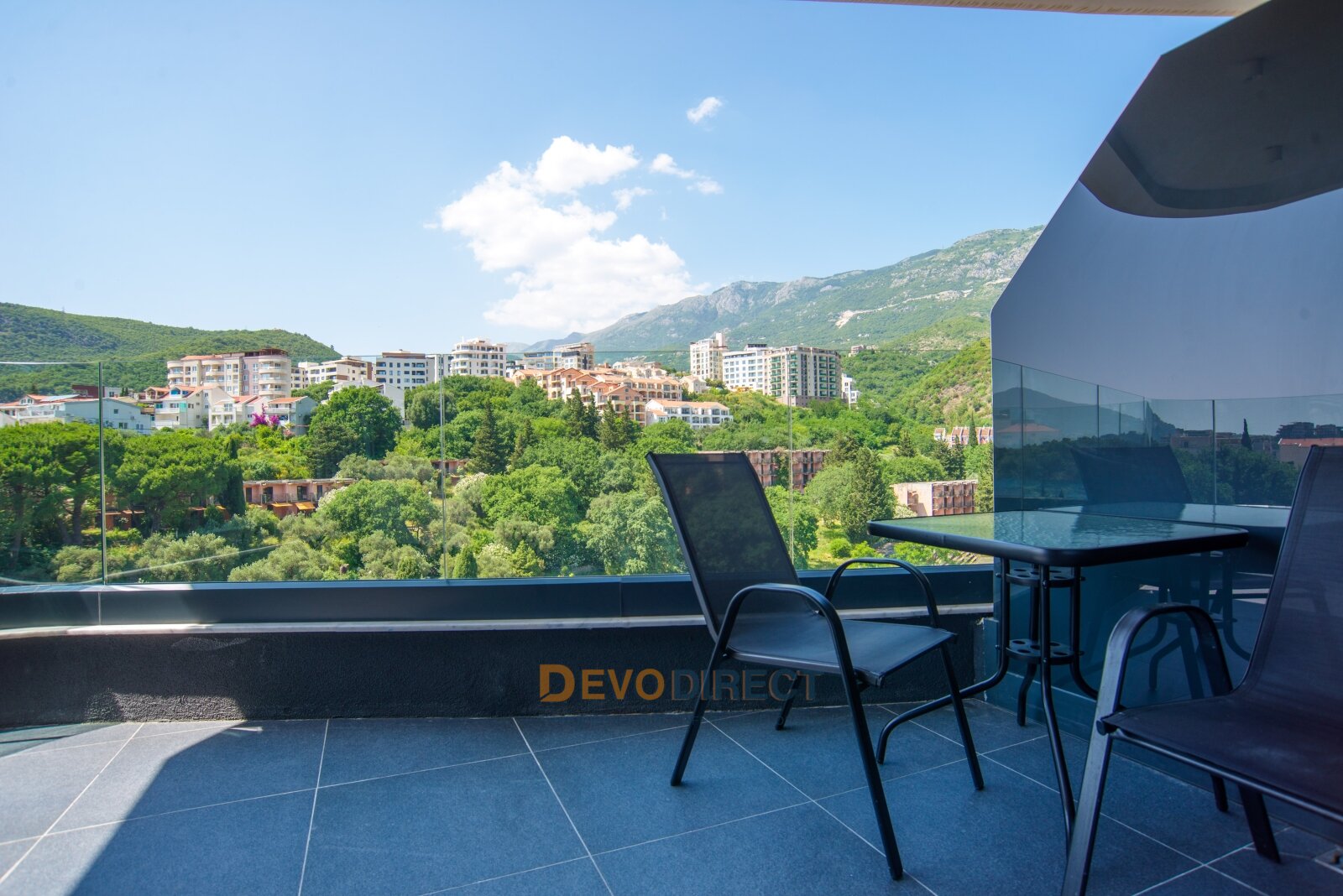 Luxus 1-Schlafzimmer-Apartment zum Verkauf in Bečići, Budva