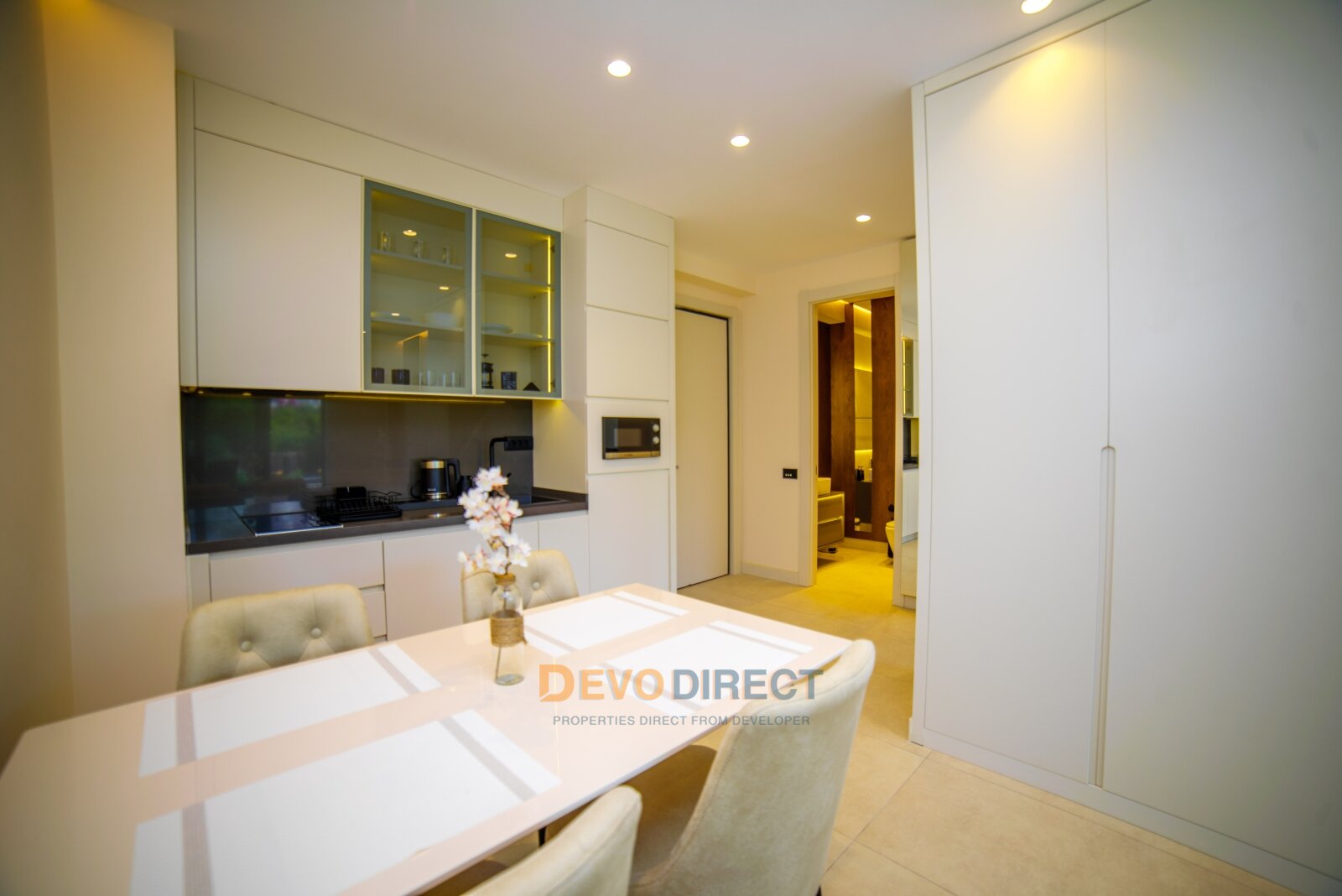 Meerblick 3-Schlafzimmer-Apartment zum Verkauf in Bečići, Budva