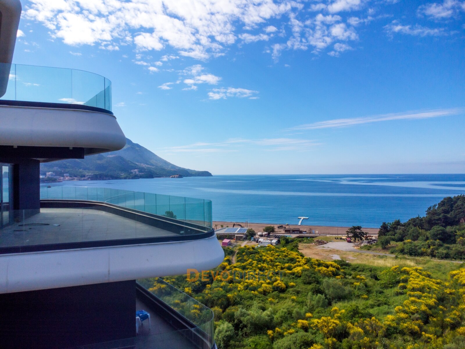 Meerblick 3-Schlafzimmer-Apartment zum Verkauf in Bečići, Budva