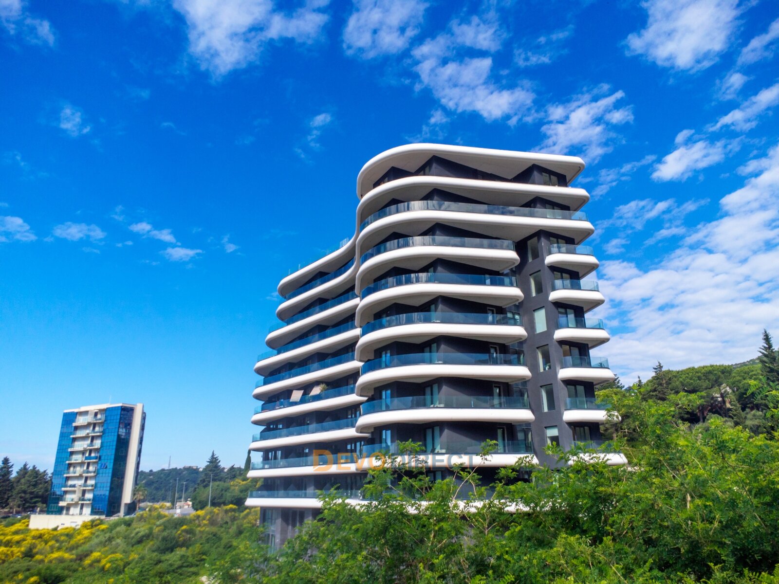 Meerblick 3-Schlafzimmer-Apartment zum Verkauf in Bečići, Budva
