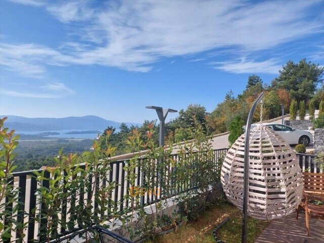 Meerblick 1-Schlafzimmer-Wohnung zum Verkauf in Tivat, Montenegro
