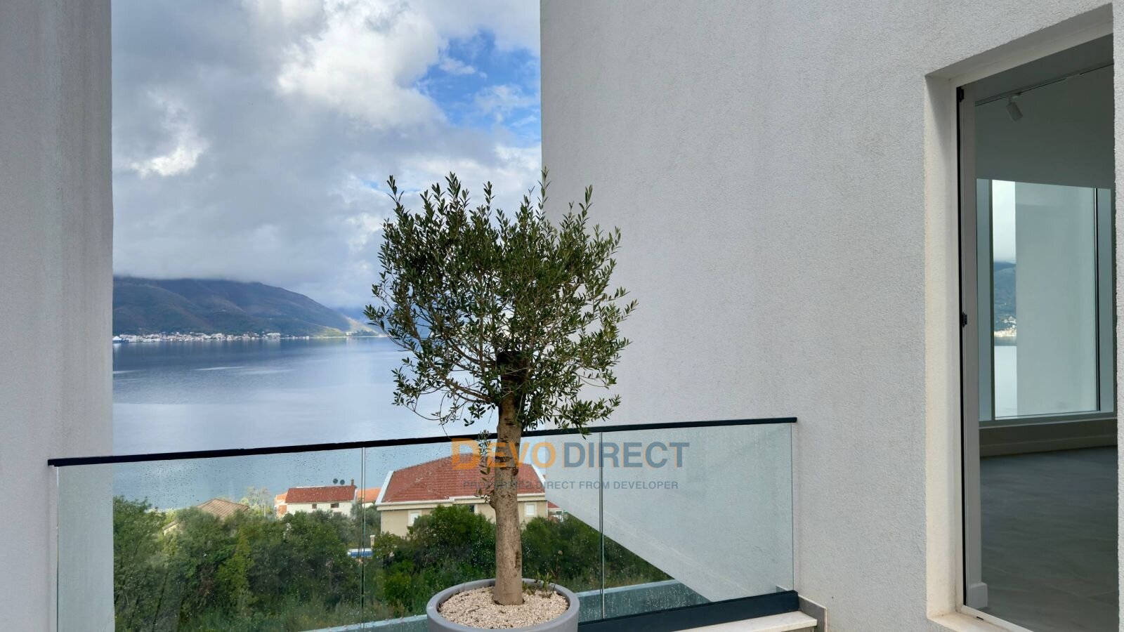 Meer- & Bergblick 1-Schlafzimmer-Wohnung zum Verkauf in Luštica, Montenegro