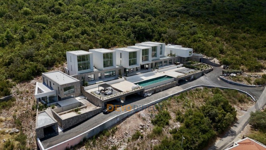 Meer- & Bergblick 2-Schlafzimmer-Duplex zum Verkauf in Luštica, Montenegro