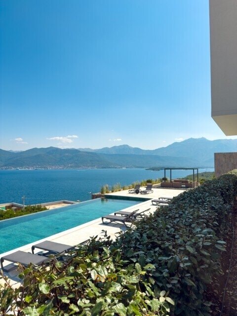 Meer- & Bergblick 2-Schlafzimmer-Duplex zum Verkauf in Luštica, Montenegro