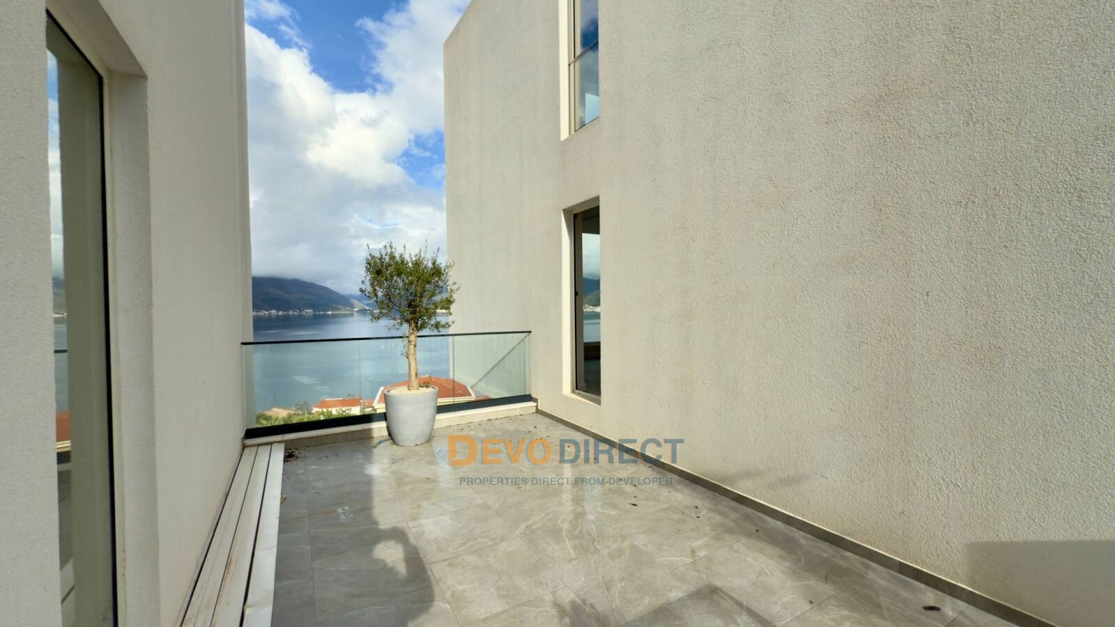 Meer- & Bergblick 3-Schlafzimmer-Villa zum Verkauf in Luštica, Montenegro
