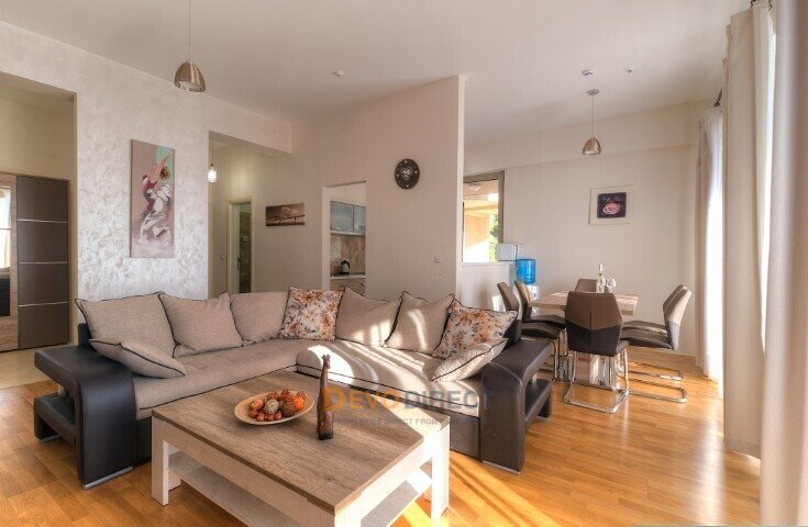 Luxus 3-Schlafzimmer-Apartment zum Verkauf in Budva, Zavala