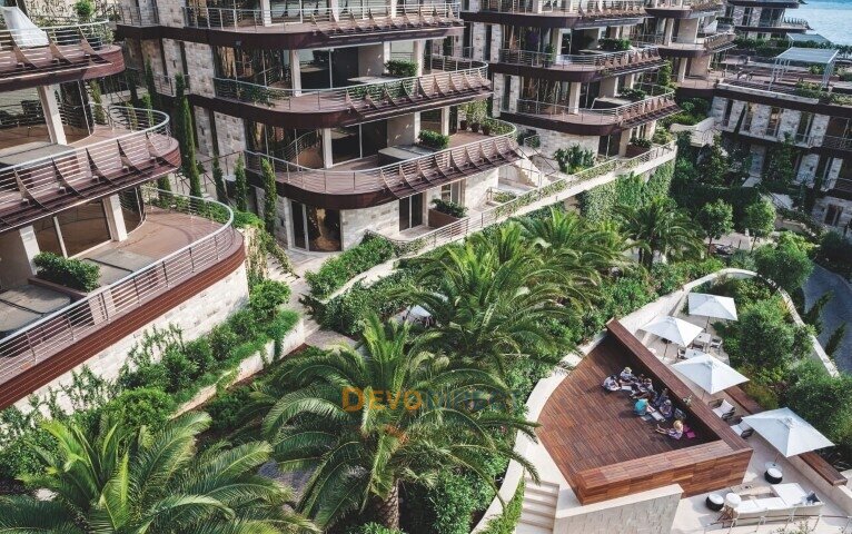 Beachfront 2-Schlafzimmer-Wohnung in Budva