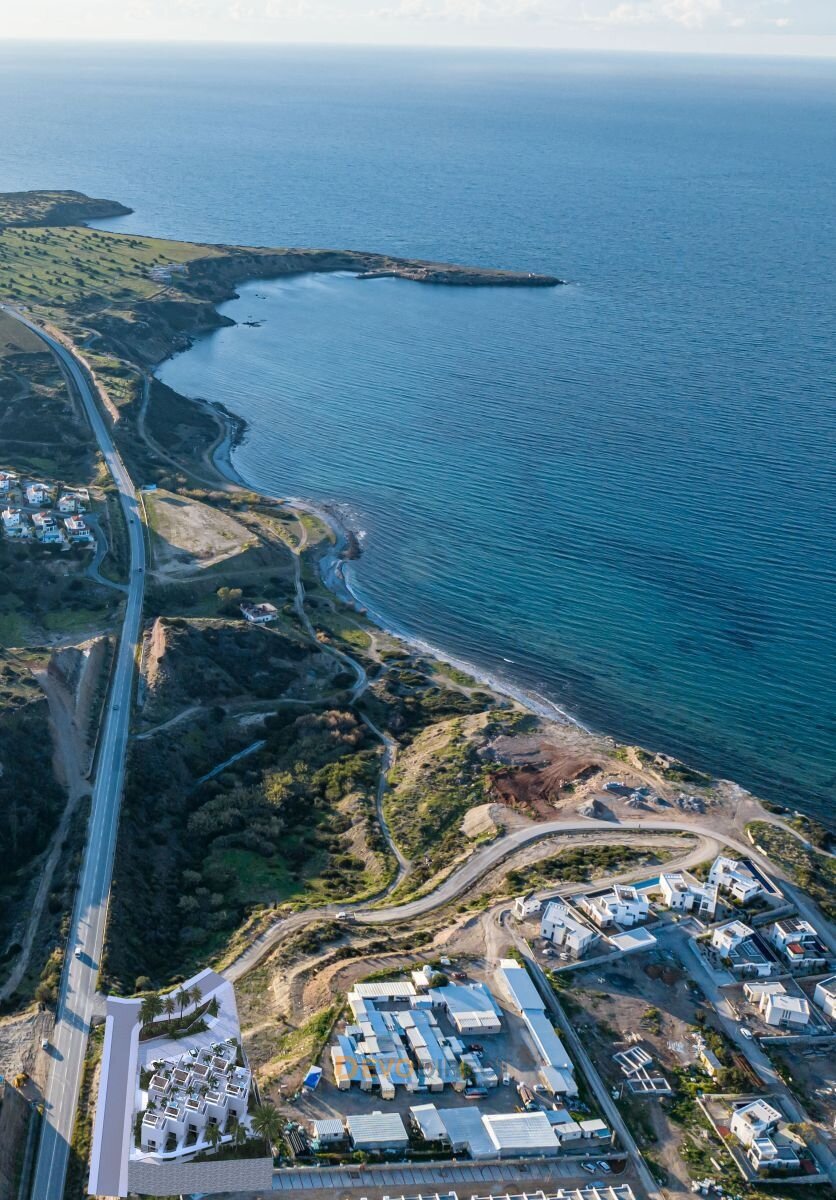Direkte Strandlage - Reihenhaus mit 2 Schlafzimmern in Nordzypern / Kyrenia zu verkaufen