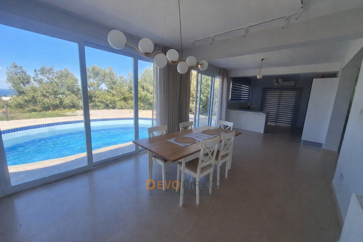 Luxuriöse 4-Schlafzimmer-Villa nahe dem Strand in Nordzypern / Girne