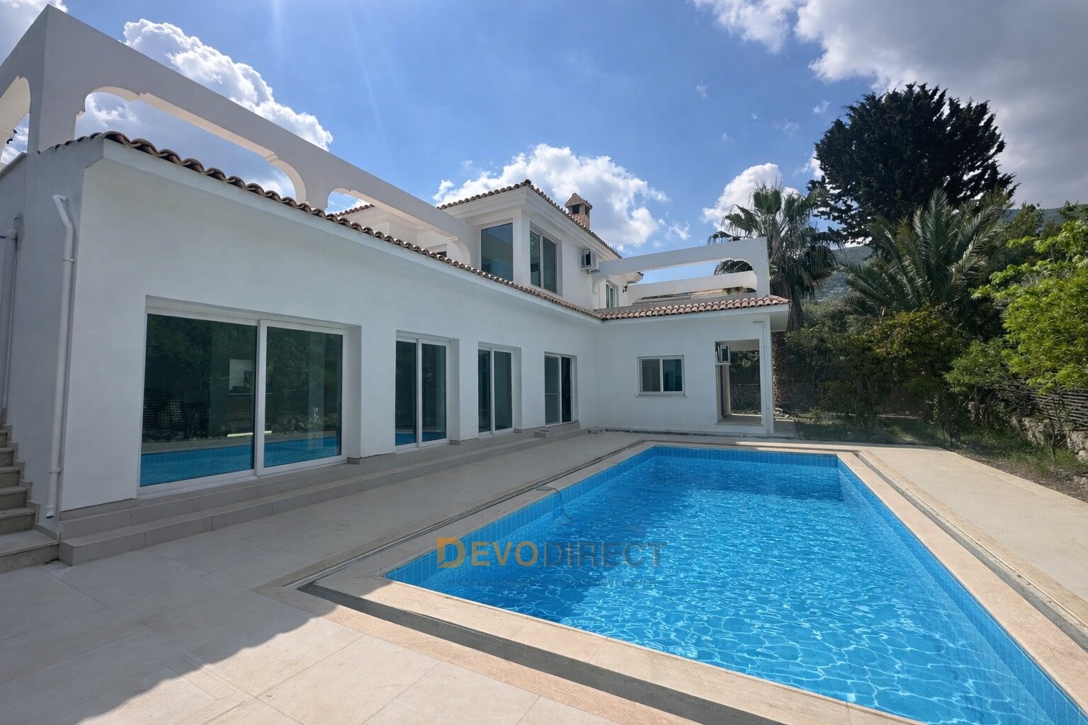 Luxuriöse 4-Schlafzimmer-Villa nahe dem Strand in Nordzypern / Girne
