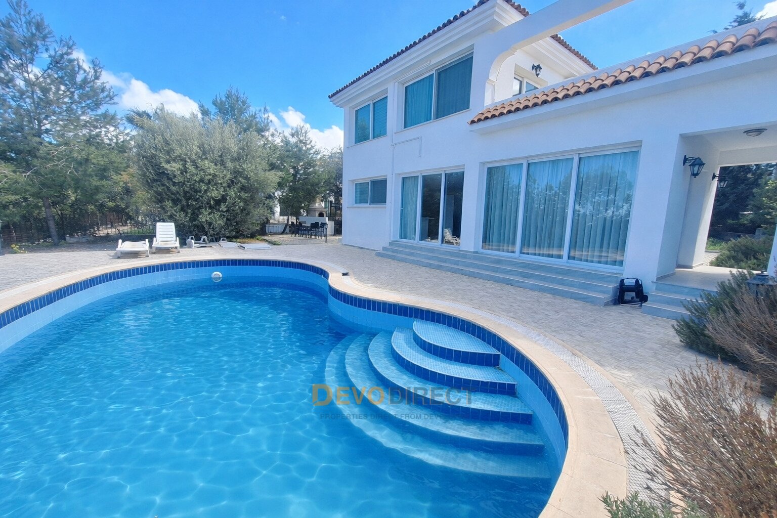 Bezugsfertige 4-Schlafzimmer-Villa zum Verkauf in Nordzypern / Ozanköy – Meer- & Bergblick